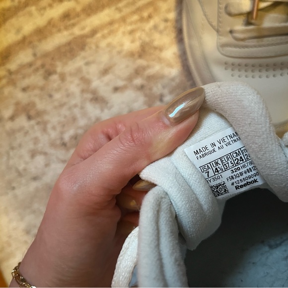 Reebok classics size 7 - Picture 4 of 4